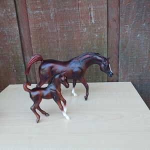 Breyer Classic Liver Chestnut Arabian Mare & Foal Set Model Horse Figure Toy